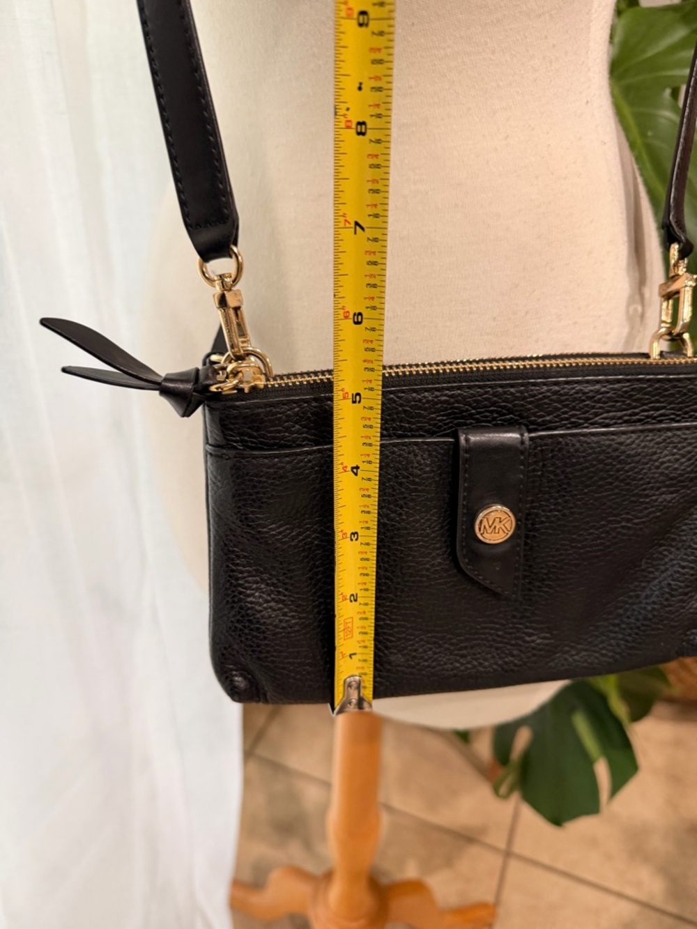 Michael Kors Black Leather Crossbody Phone Wallet - Picture 4 of 10